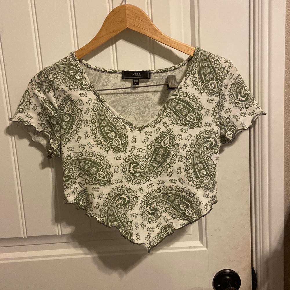 VIBE sportswear green and white crop top